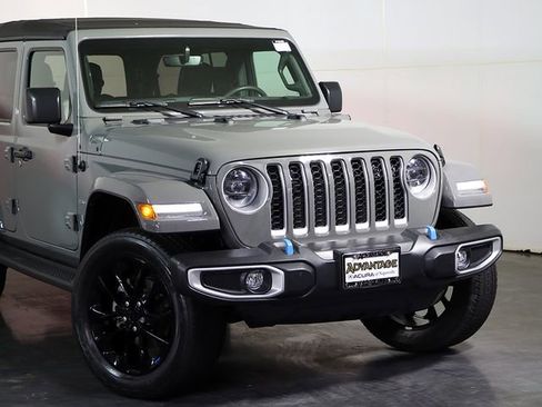 Used 2023 Jeep Wrangler Unlimited Sahara AWD/4WD image 6