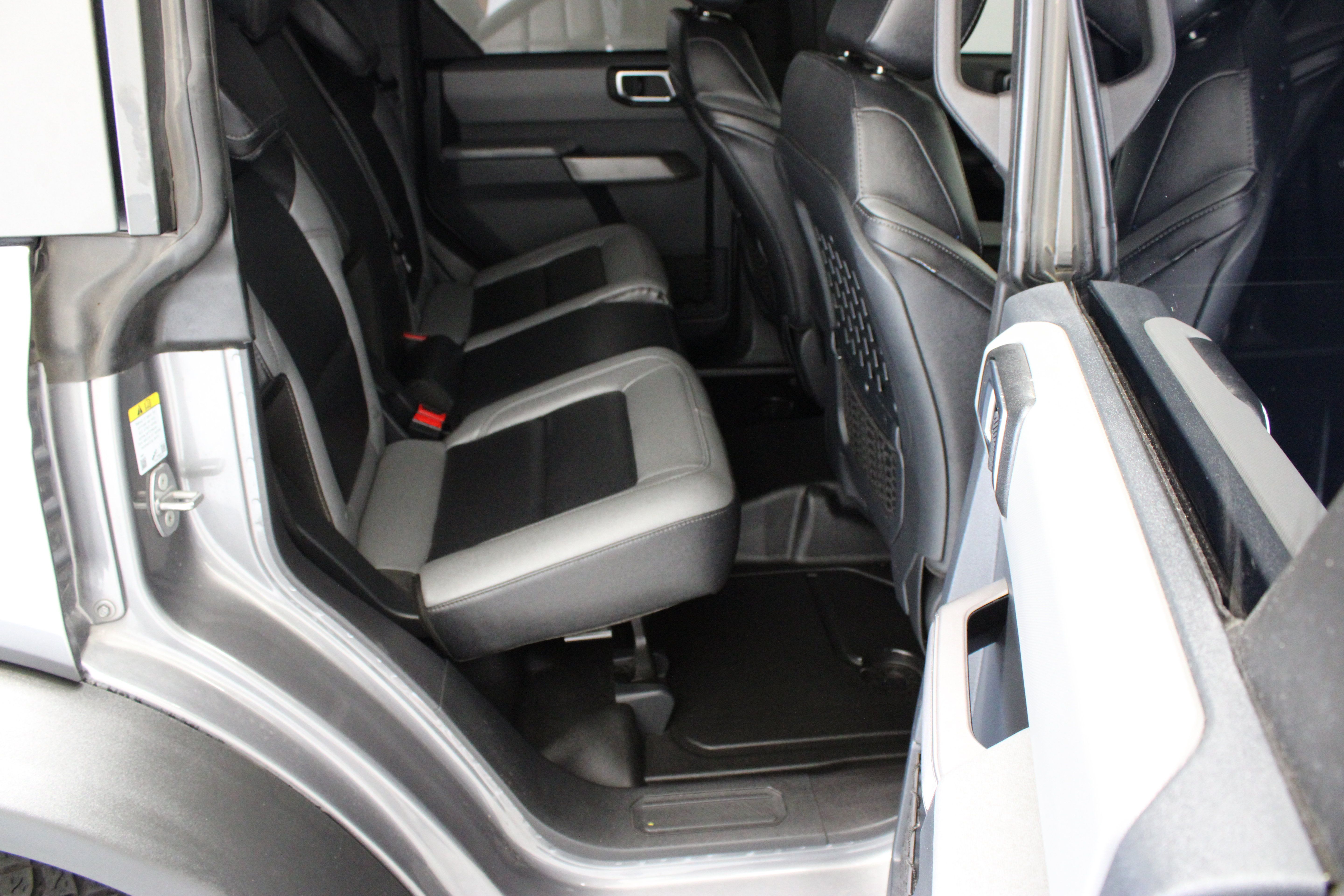 Used 2023 Ford Bronco Black Diamond w/ Sasquatch Package AWD/4WD image 35