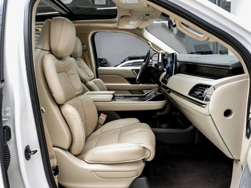 Used 2021 Lincoln Navigator Reserve image 30