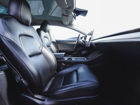 Used 2023 Tesla Model 3 Performance image 33