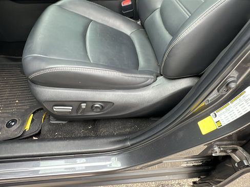 Used 2022 Toyota RAV4 XLE Premium image 17