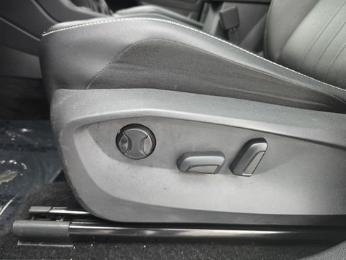 Certified 2023 Volkswagen Tiguan SE R-Line image 29