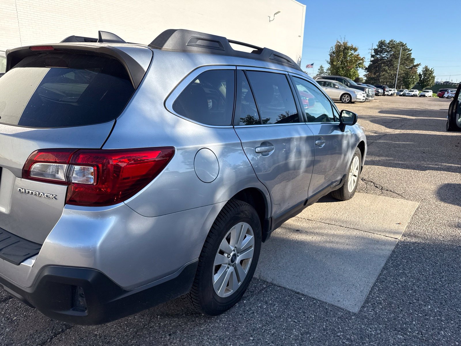 Used 2019 Subaru Outback 2.5i Premium AWD/4WD image 5