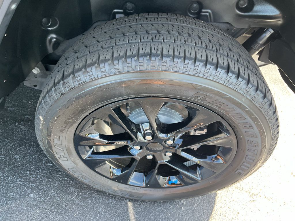 Used 2023 Jeep Wrangler Unlimited Sahara AWD/4WD image 48