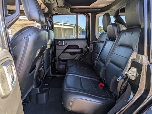 Used 2022 Jeep Wrangler Unlimited Sahara image 12