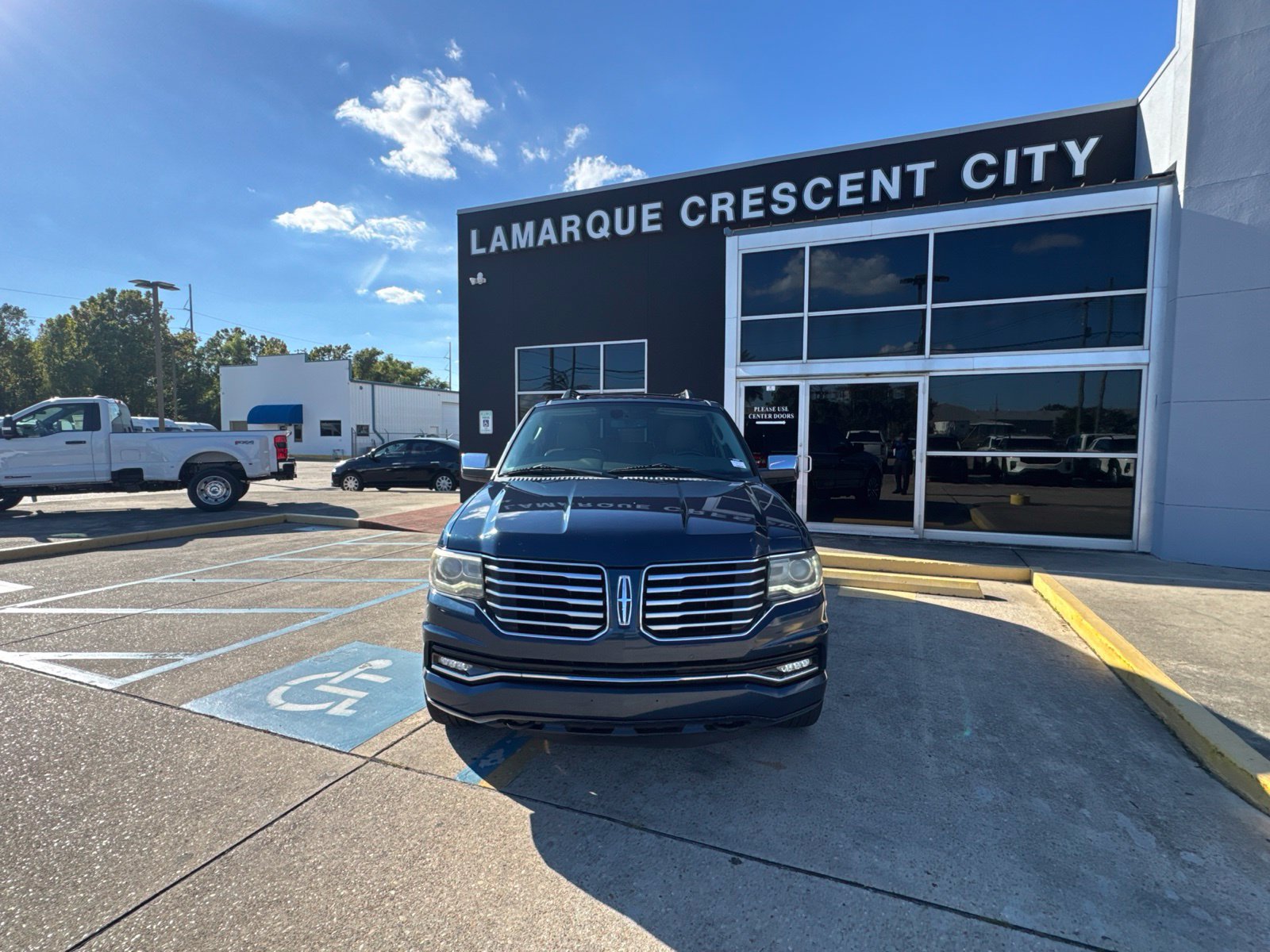 Used 2017 Lincoln Navigator Select RWD image 9