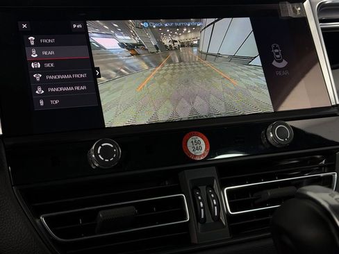 Used 2025 Porsche Macan AWD/4WD image 19