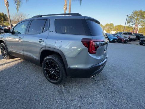 Used 2023 GMC Acadia SLE w/ Driver Convenience Package image 6