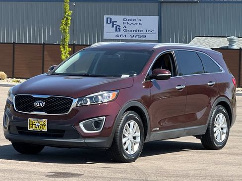 Used 2017 Kia Sorento AWD image 8