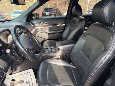 Used 2017 Ford Explorer Limited image 10