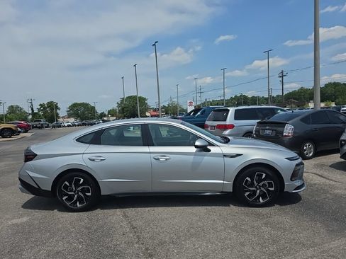 Used 2025 Hyundai Sonata SEL FWD image 3
