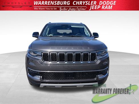 Used 2024 Jeep Wagoneer L Series II w/ Flexible Seating Group AWD/4WD image 10