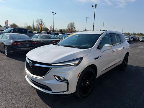 Used 2024 Buick Enclave Essence w/ Sport Touring Edition image 10