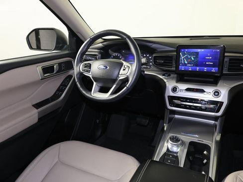 Used 2023 Ford Explorer XLT w/ Equipment Group 202A image 9