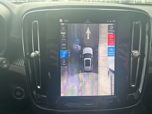 Certified 2025 Volvo XC40 B5 Plus AWD/4WD image 24