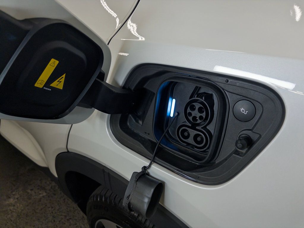 Used 2023 Volvo XC40 Recharge Ultimate w/ Protection Package Premier AWD/4WD image 5