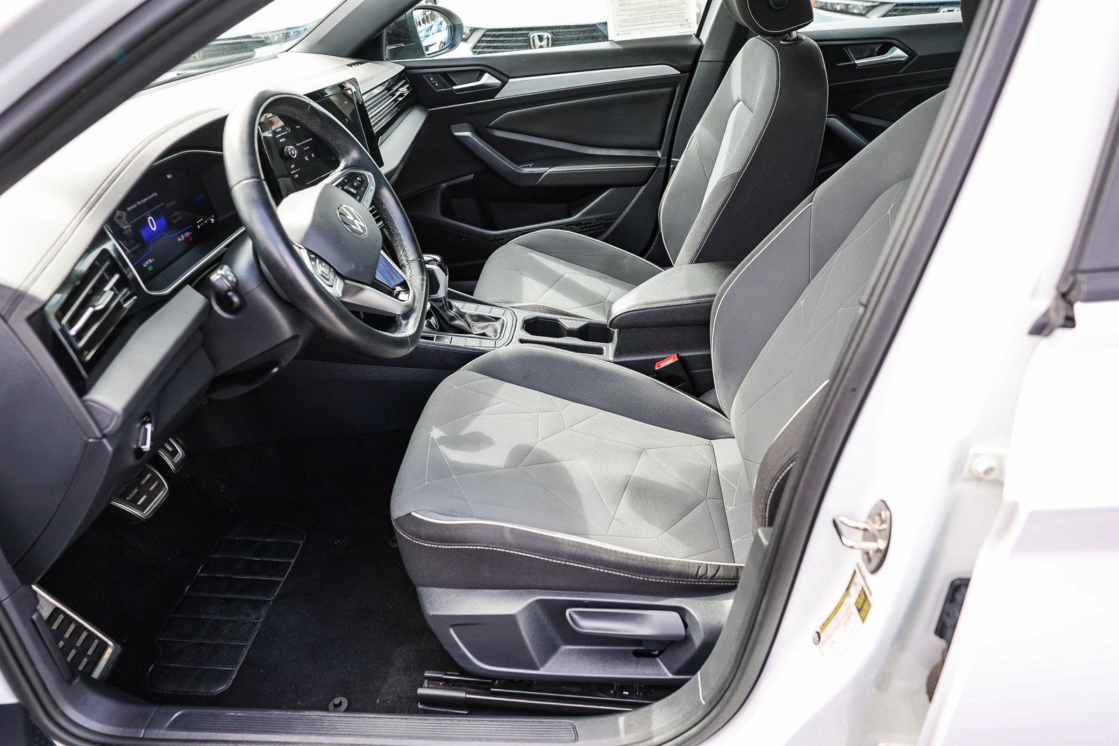 Used 2025 Volkswagen Jetta Sport FWD image 9