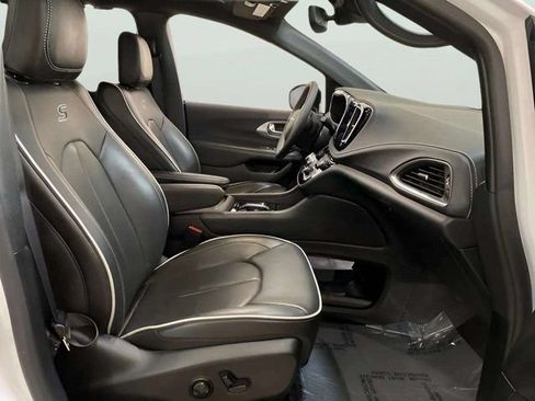 Used 2026 Chrysler Pacifica Limited w/ S Appearance Package FWD image 59