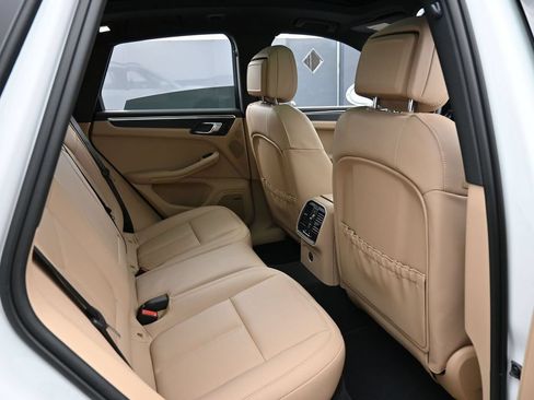 Certified 2025 Porsche Macan GTS AWD/4WD image 19