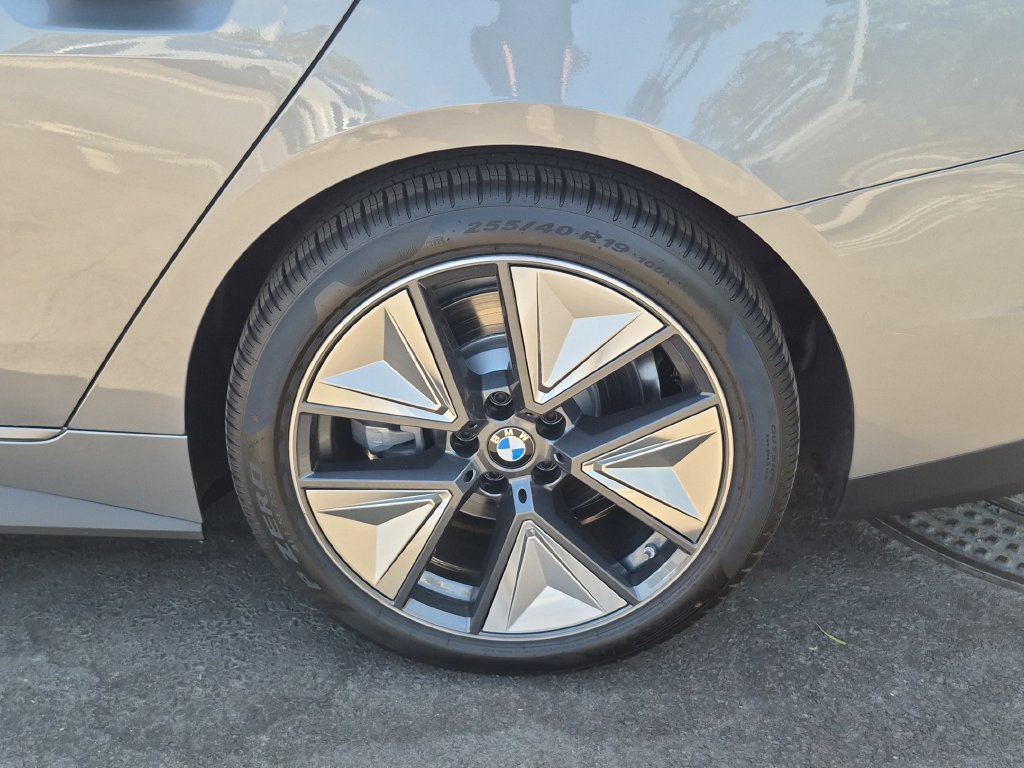 New 2026 BMW i4 xDrive40i w/ Premium Package AWD/4WD image 32