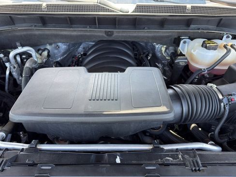 Used 2024 Chevrolet Suburban LT RWD image 36