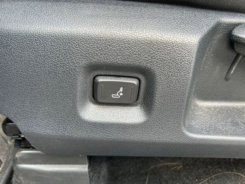 Used 2025 Toyota Tacoma SR AWD/4WD image 16