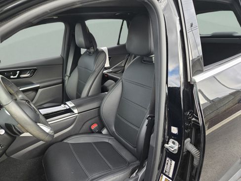 Used 2024 Mercedes-Benz GLC 300 4MATIC image 13