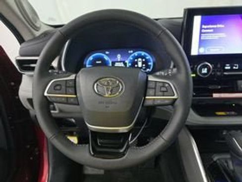 Used 2026 Toyota Highlander Limited AWD/4WD image 12
