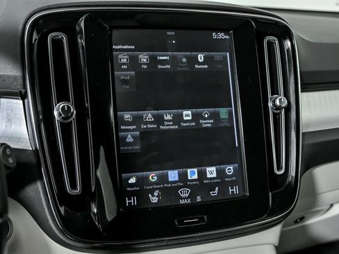 Used 2019 Volvo XC40 T4 Momentum image 35