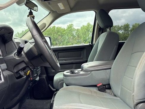 Used 2019 RAM 1500 Express w/ Wheel & Sound Group AWD/4WD image 3
