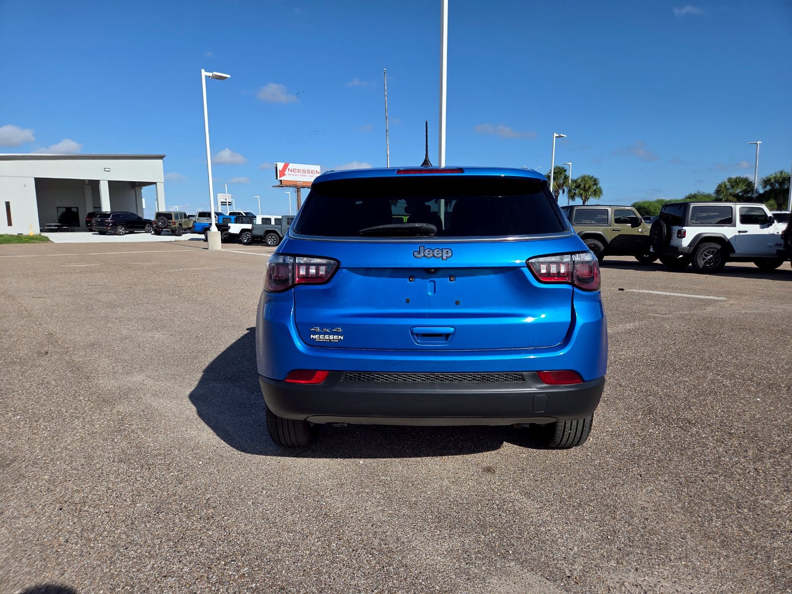 Used 2023 Jeep Compass Sport AWD/4WD image 6