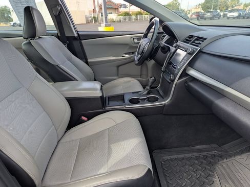 Used 2017 Toyota Camry SE w/ Moonroof Package FWD image 33