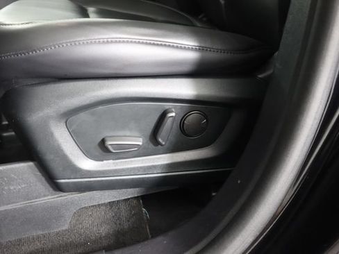 Used 2022 Ford Explorer XLT w/ Equipment Group 202A AWD/4WD image 39