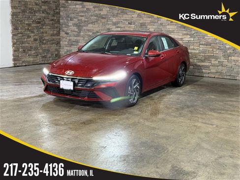 Used 2025 Hyundai Elantra SEL image 1