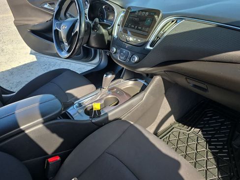 Used 2018 Chevrolet Malibu LT FWD image 17