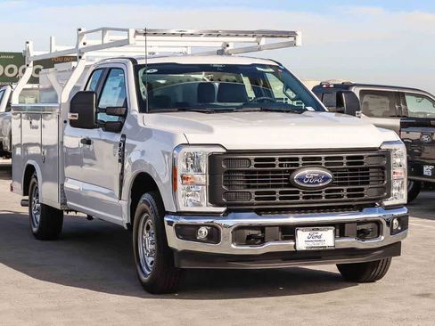 New 2026 Ford F250 XL w/ XL Chrome Package RWD image 3