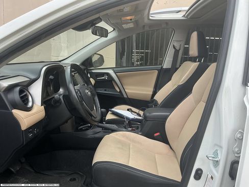 Used 2018 Toyota RAV4 XLE FWD image 8