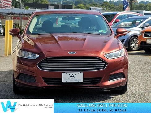 Used 2014 Ford Fusion SE image 2