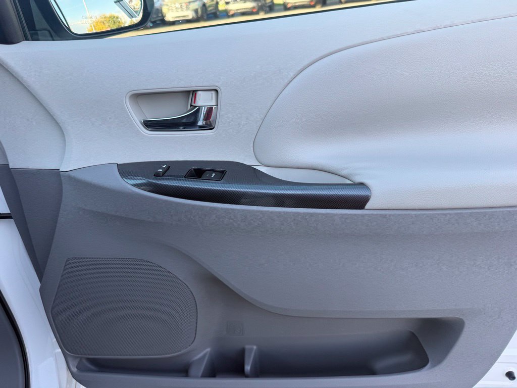 Used 2011 Toyota Sienna SE w/ Preferred Pkg FWD image 61