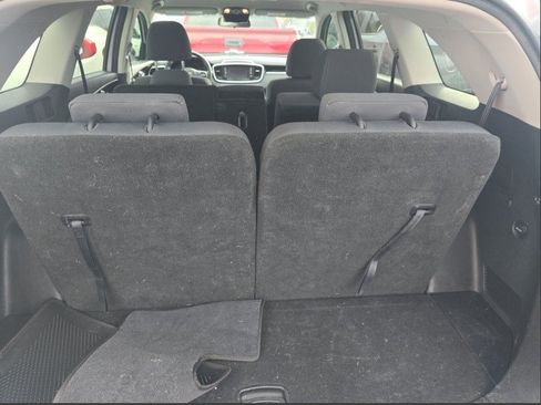 Used 2019 Kia Sorento L image 15