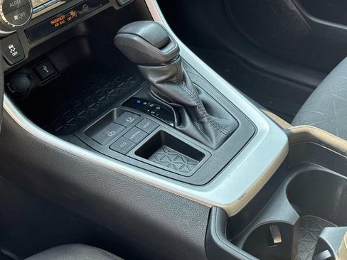 Used 2021 Toyota RAV4 XLE FWD image 32