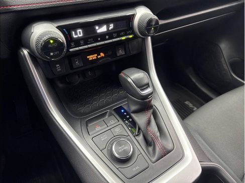 Used 2022 Toyota RAV4 SE w/ Weather & Moonroof Package AWD/4WD image 15
