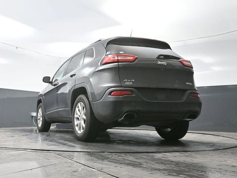 Used 2015 Jeep Cherokee Latitude w/ Cold Weather Group image 30