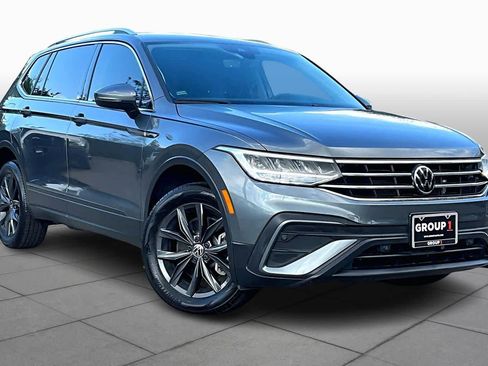 Used 2024 Volkswagen Tiguan SE image 3