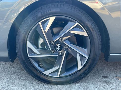 Used 2025 Hyundai Elantra Limited image 31