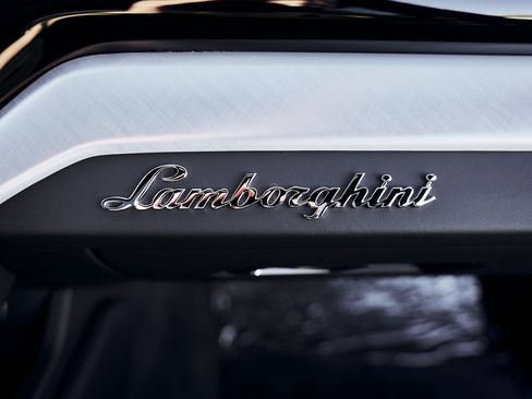 Used 2021 Lamborghini Urus image 39