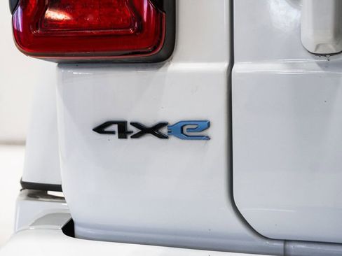 Used 2021 Jeep Wrangler Unlimited Sahara image 28