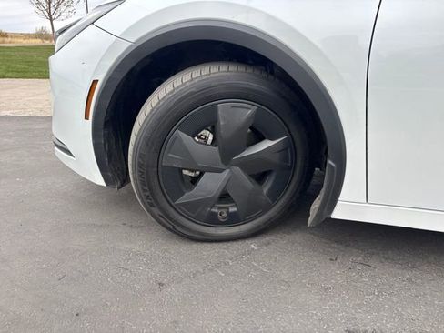 Used 2024 Toyota Prius LE image 25