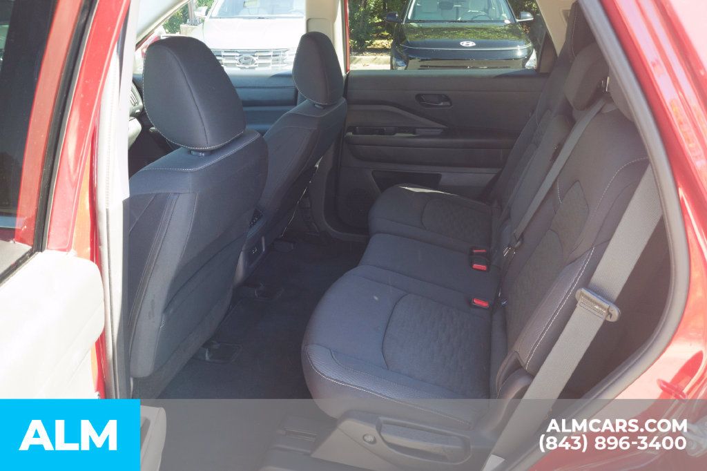 Used 2024 Nissan Pathfinder SV AWD/4WD image 18