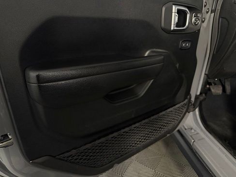 Used 2022 Jeep Wrangler Unlimited Rubicon 4xe AWD/4WD image 25